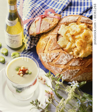 Bread box gratin Bread box gratin 88361268