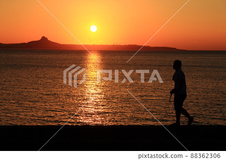 Emo scenery Ie Island, the sea and the setting sun seen from the main island of Okinawa 88362306