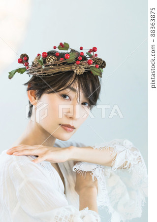 戴著冬青王冠的女人 88363875