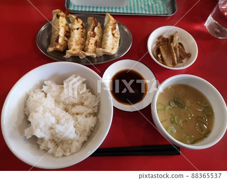 Large gyoza set meal, a specialty of a gyoza stand near Inage Station 88365537