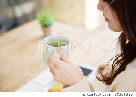 A woman to have breakfast A woman to have breakfast 88366380