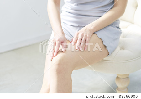 Women's beauty foot care living room without face Women's beauty foot care living room without face 88366909