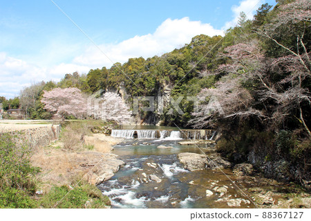 Shofu rock of the Inana River 88367127
