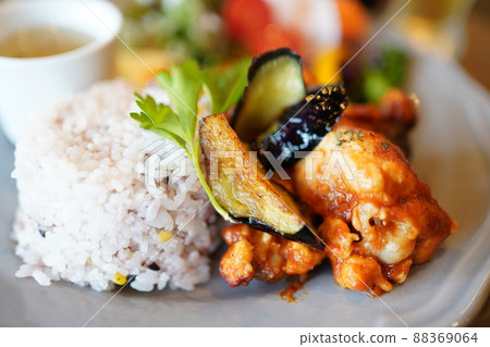 One plate lunch 88369064