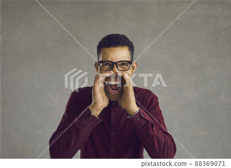 Screaming man, concept of sale, discount, advertising. Screaming man, concept of sale, discount, advertising. 88369071