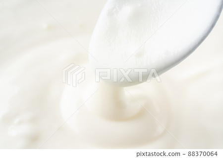 Scoop yogurt with a spoon Scoop yogurt with a spoon 88370064