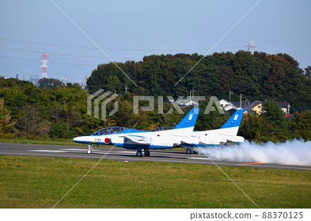 T-4 Blue Impulse 起飛的煙霧測試 88370125