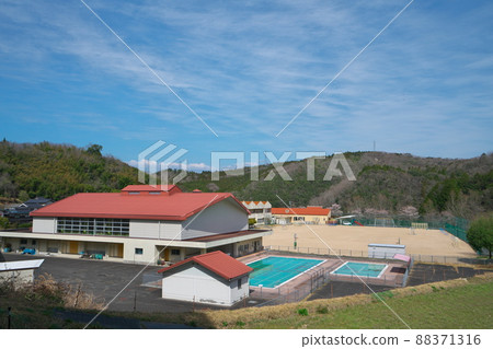 [停課]岡山縣久米區三崎市立關原東小學4三崎町 88371316