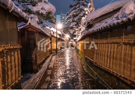 《Ishikawa Prefecture》 Nagamachi Samurai Residence Ruins of Snow Makeup, Kanazawa in Winter 《Ishikawa Prefecture》 Nagamachi Samurai Residence Ruins of Snow Makeup, Kanazawa in Winter 88371543