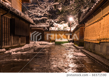 《石川縣》長町武士住宅遺址雪妝，金澤冬季 88371590