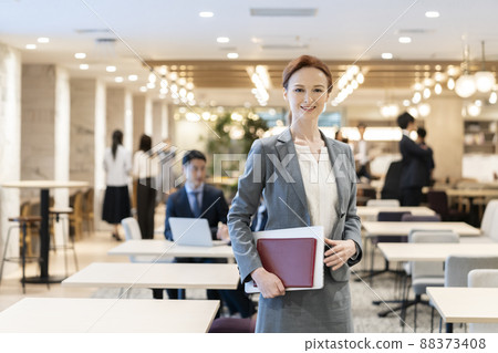 Business woman portrait looking at camera 88373408