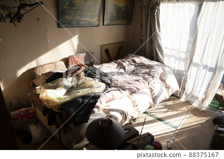 凌亂的房間（整理文物） 88375167