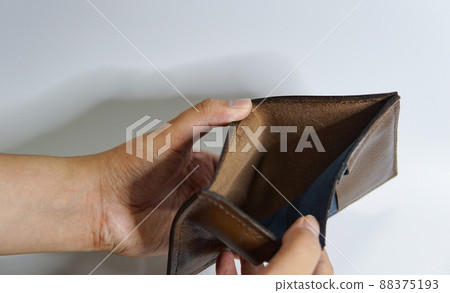 Empty purse 88375193