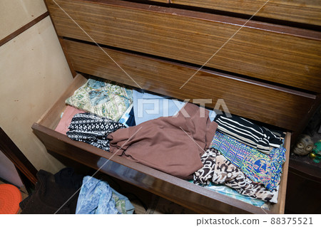 凌亂的房間(整理文物) 凌亂的房間(整理文物) 88375521