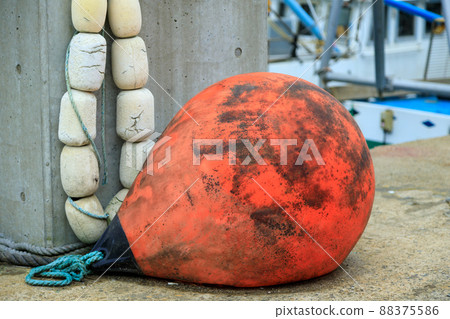 A float ball A float ball 88375586
