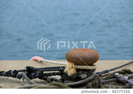 Mooring pillar bollard Mooring pillar bollard 88375588
