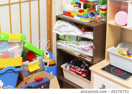 充滿玩具的日式房間 充滿玩具的日式房間 88376753
