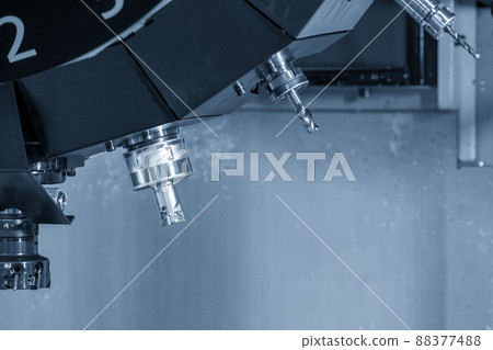 The indexable  tool in the tooling magazine of machining center. 88377488