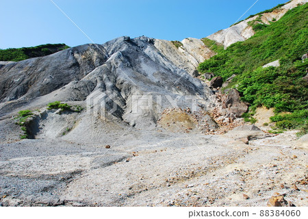 活火山秋田駒岳Shakunage路線北破火山口地層 88384060