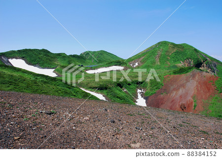 從小森山頂仰望的活火山秋田駒岳Shakunage路線Omedake和Ondake 從小森山頂仰望的活火山秋田駒岳Shakunage路線Omedake和Ondake 88384152