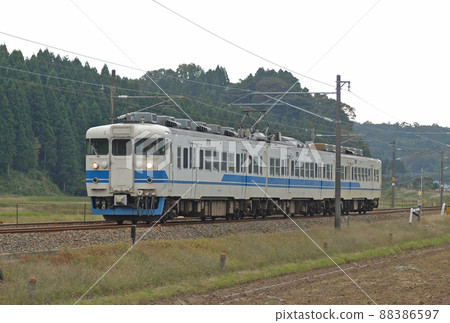 Hokuriku Main Line Ushinoya-Daishoji JR West 413 series B08 organization (Kanazawa) Hokuriku Main Line Ushinoya-Daishoji JR West 413 series B08 organization (Kanazawa) 88386597