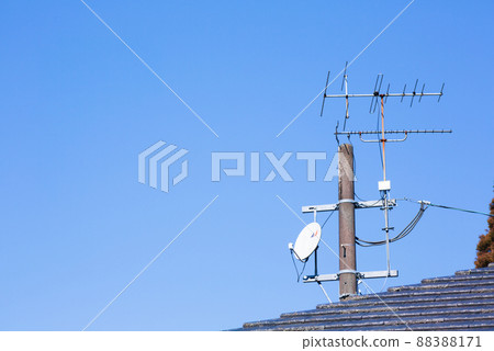 Utility pole with an antenna attached 88388171