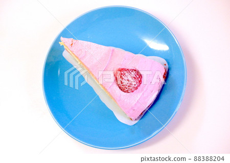 Strawberry cake and light blue plate 88388204