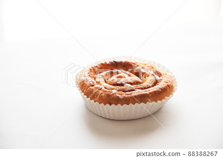 Apple cinnamon roll 88388267
