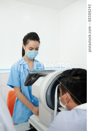 Ophthalmic Nurse Setting Refractometer 88389243