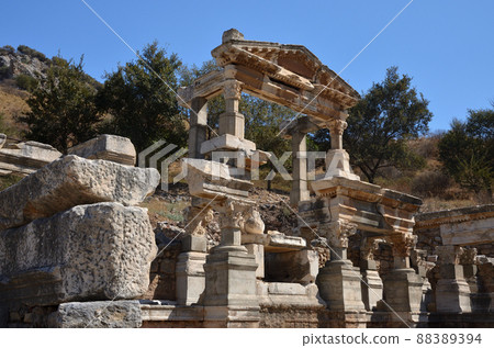 以弗所廢墟Trajan的噴泉 88389394