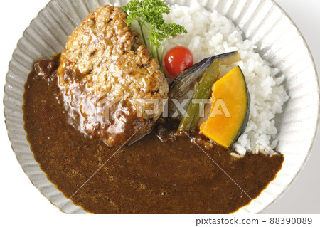 A bird's-eye view of a coarse hamburger curry with stewed vegetables and parsley on a white background 88390089