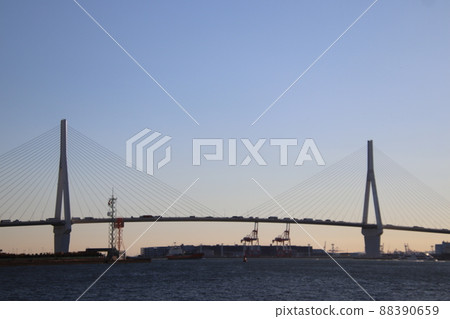 Tsurumi Kamome Bridge at dusk Tsurumi Kamome Bridge at dusk 88390659