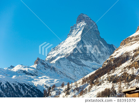 Scenic view of Matterhorn mountain peak, Switzerland Scenic view of Matterhorn mountain peak, Switzerland 88391070