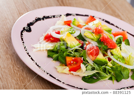 Salad of avocado, tomatoes, grapefruit and corn salad at plate Salad of avocado, tomatoes, grapefruit and corn salad at plate 88391125