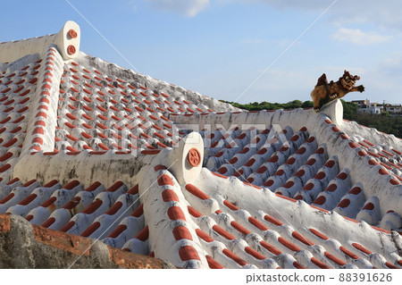 Okinawa Naha red tile roof and shisa 88391626