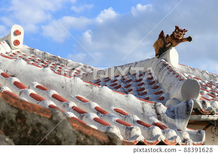 Okinawa Naha red tile roof and shisa Okinawa Naha red tile roof and shisa 88391628