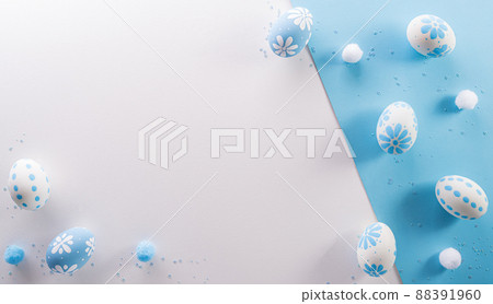 Happy easter! colourful Easter eggs on pastel blue and white background. 88391960