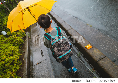 下雨 雨 多雨 88392106