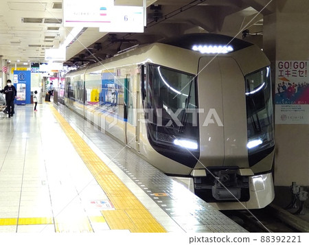 Limited express Liberty 500 series arriving at Asakusa station 88392221