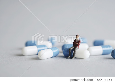 Capsules and miniature men 88394433
