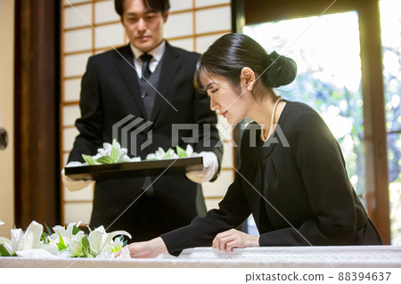 Nōkanshi (flower case ceremony, female) 88394637