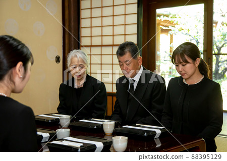 名譽事務/葬禮(用餐場景) 名譽事務/葬禮(用餐場景) 88395129