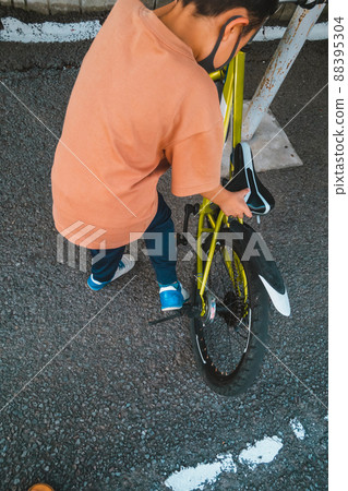 bicycle, bicycle parking, younger 88395304