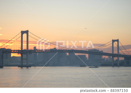 Tokyo scenery Rainbow Bridge plane at dusk Tokyo scenery Rainbow Bridge plane at dusk 88397150