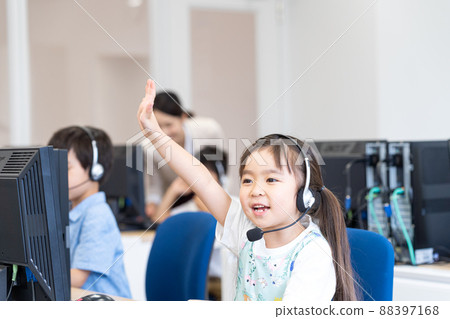 IT教育攝影合作:中央技術學校附屬日本語學校 IT教育攝影合作:中央技術學校附屬日本語學校 88397168