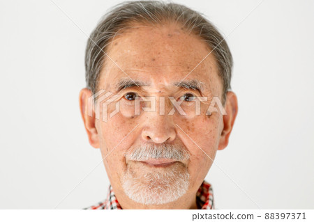 Senior man face up 88397371
