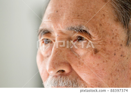 高級男性眼睛形象 88397374