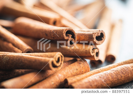 Dry cinnamon sticks on kitchen table. Cinnamon spice. 88397551