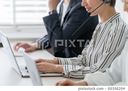 Operator sales headset at hand 88398204