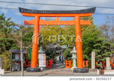 [Japan] Kanagawa, Kugenuma Fushimi Inari Shrine's huge vermilion torii 88398257